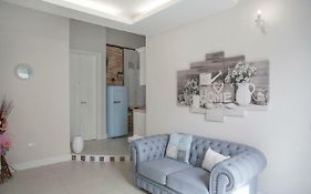 Enry White House